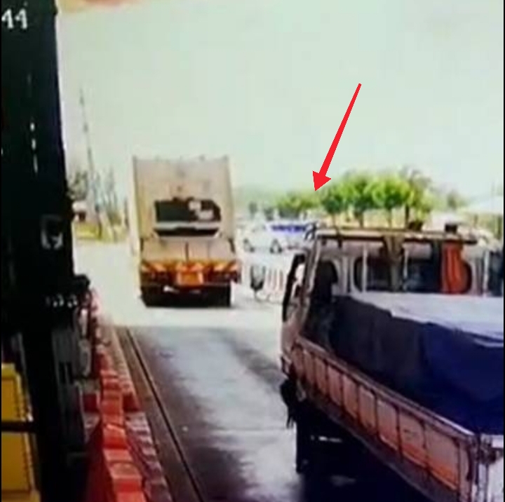 Pickup Truck 45° on road
